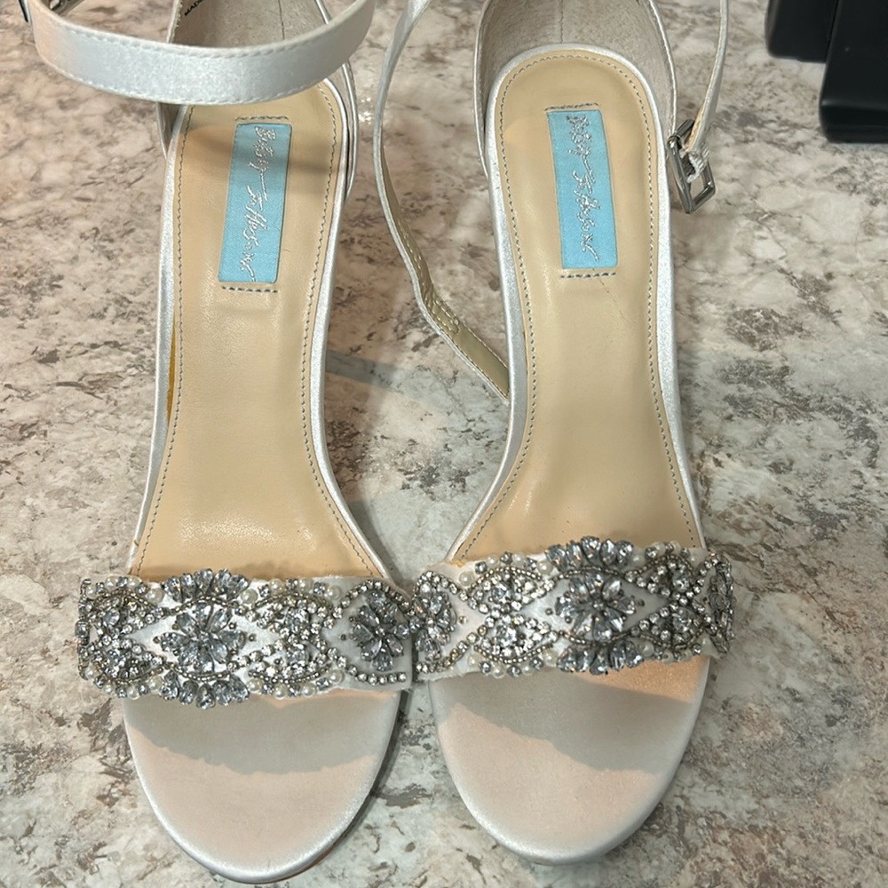 Betsy Johnson bridal heels 9